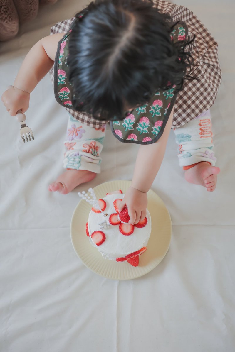 yo_gn125h's tweet photo. 先日娘が1歳に🎉🎉🎉
悩んでいた日々が嘘のように卒ミ間近でミルクが大好きになるなど振り回されてばかりだけど、立派に成長してくれて母は嬉しいよ😌
既に意思が強すぎてイヤイヤ期恐れておりますが、気長に付き合っていこうかな☺️✨️
生まれてきてくれてありがとー♡♡ https://t.co/VVaEwySpyt