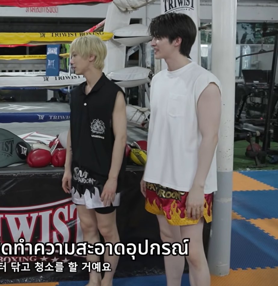 ยืนกับบลูแล้วมันเปี๊ยกจริงๆ5555555

#SOLDOUT_TEN_EP6