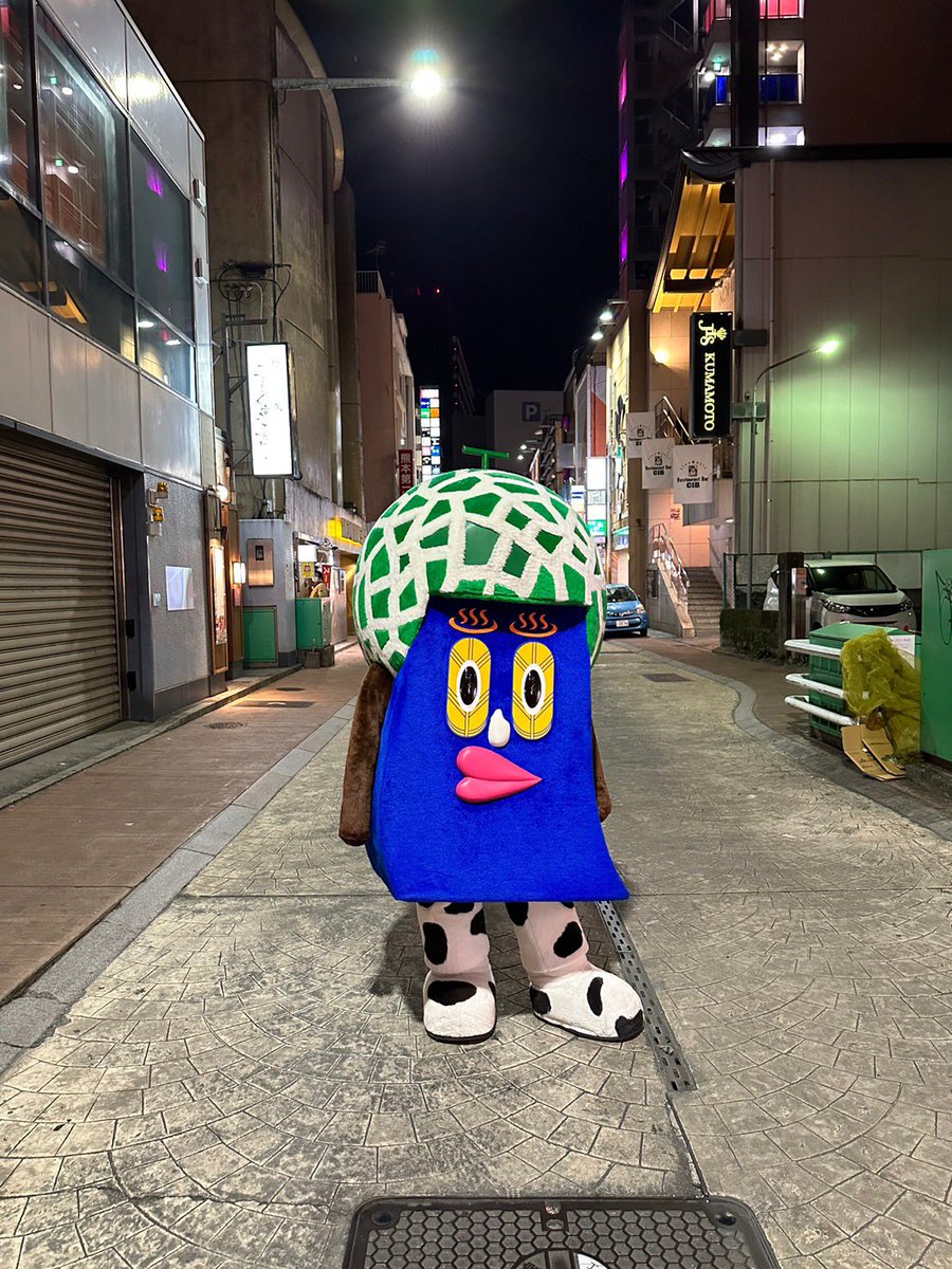 ご当地キャラ、ゆるキャラ歴10年

この世界での話

ん？俺たちキャラが真ん中、主役じゃないんじゃ？って思うことがたまにある

その謎がまだ解けん

キャラとキャラを好きな人たち
そして、それを支えてくれる全ての人たち

それは本当に優しい世界