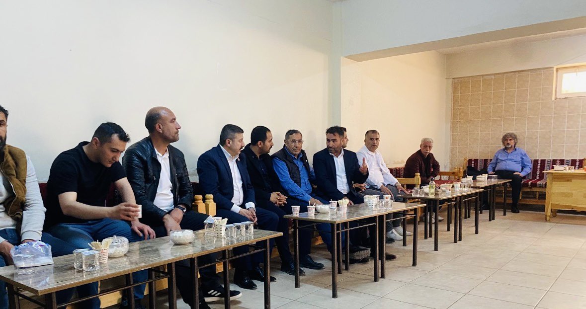 ocakelazig23's tweet photo. 📍 Baskil

İl Başkanımız Sayın Reşat Dalgakıran vefat eden Ramazan Baydemir için kıymetli ailesine taziye ziyaretinde bulundu.

Merhuma Allah’tan rahmet, ailesine ve yakınlarına başsağlığı ve sabırlar diliyoruz. Mekânı cennet olsun.

@ayyildirim1
@lutfunebioglu
@ResatDalgakiran https://t.co/JxNzGuQbhD