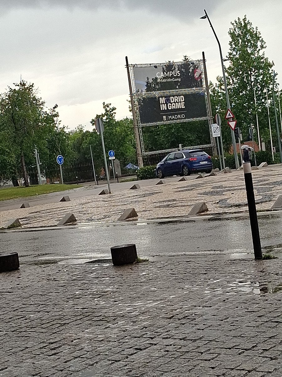 Factor_1992's tweet photo. @IbaiLlanos @Kammeto @KametoTV  para por Dios que vas a inundar Madrid .. por tus llantos no para de llover https://t.co/h0QeLvarMs