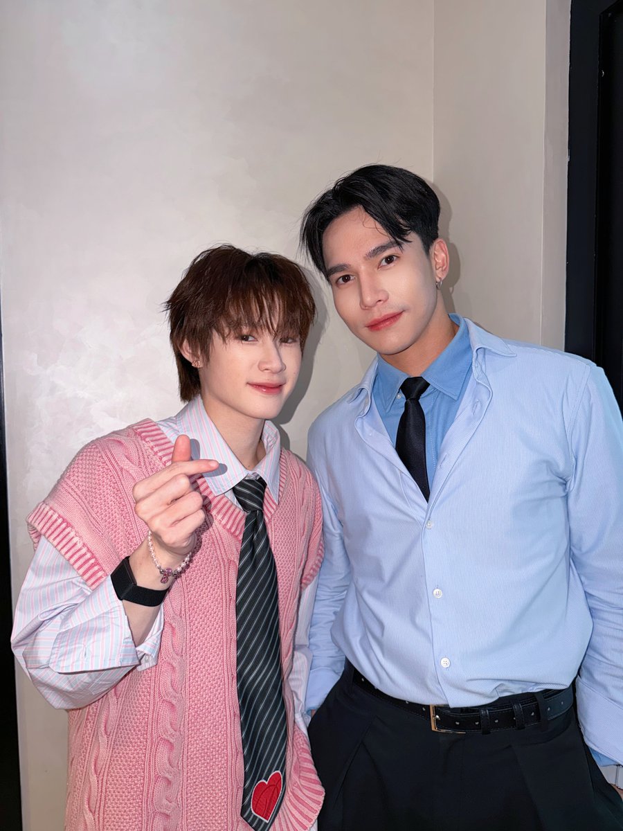 DomundiTV's tweet photo. ขอขอบคุณ @FunnyfriendsEnt  ที่ให้เกียรติ “แม้ก” @mmaxmaxxxx  และ “ณฐ” @natasittttt  ได้มาร่วมกิจกรรมในวันนี้นะคะ 🥰

ขอขอบคุณแฟน ๆ ทุกคนที่มาเจอกัน รวมถึงแฟน ๆ ที่ส่งกำลังใจมาให้ทั้งสองคนด้วยนะคะ 🫶🏻✨️

#HiddenLoveMaxNat https://t.co/SfbcDU0y4t