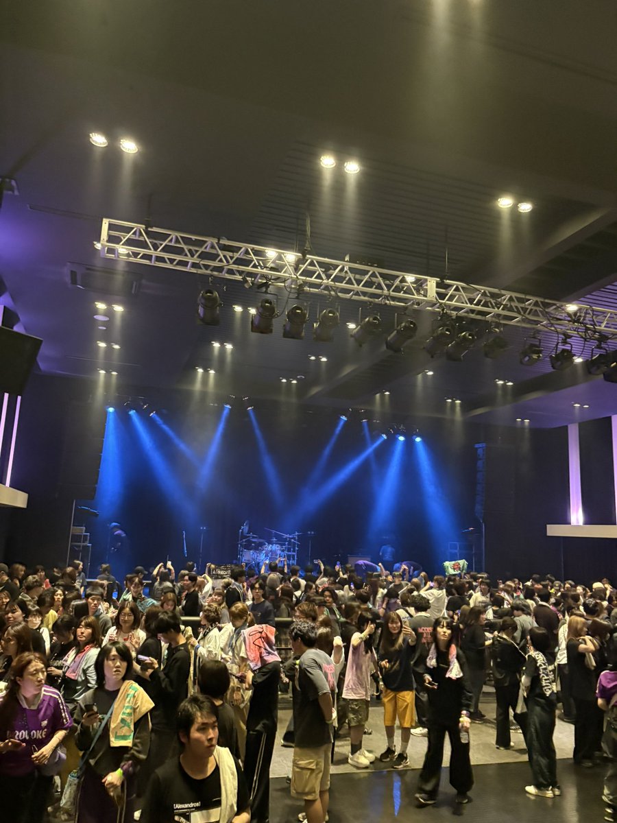 [Alexandros]
FC TOUR "ACCESS ALL AREA"
05.09(土)広島 BLUE LIVE HIROSHIMA 

FCでしか味わえない最高のライブでした
もう最初で最後だろってくらいの
レア曲セトリありがとうございました！！

世界一のバンドでしたー！

#Alexandros #AAATOUR #ドロス