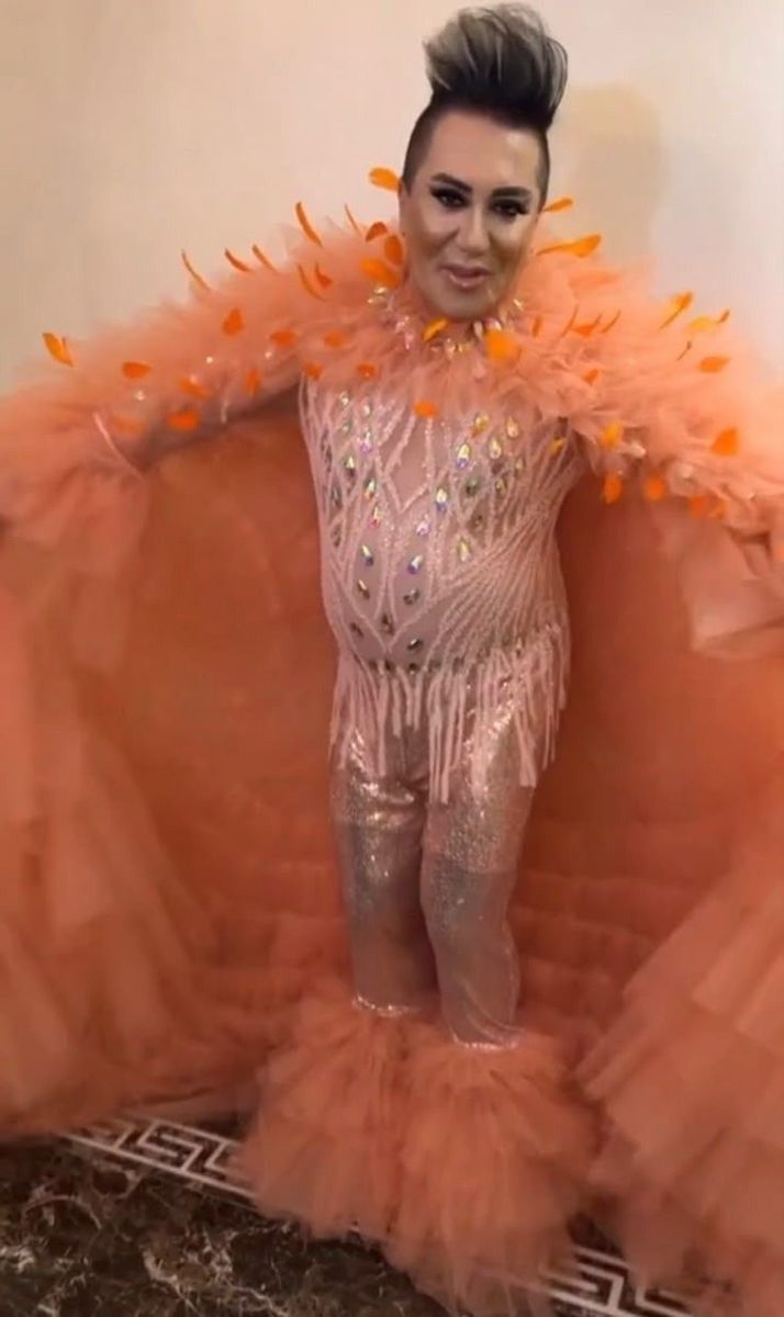 guneri80's tweet photo. Kendall Jenner 2019 Met Gala https://t.co/wlDKSm1WgL