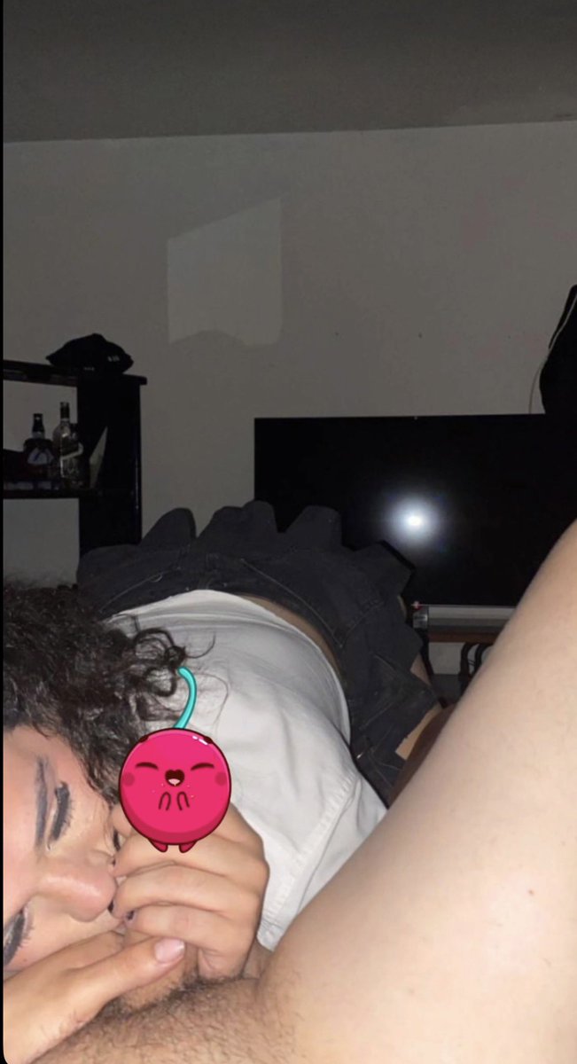 Ashiia11's tweet photo. Rt y te la mando sin el sticker🤭 https://t.co/OLVkPQkCii