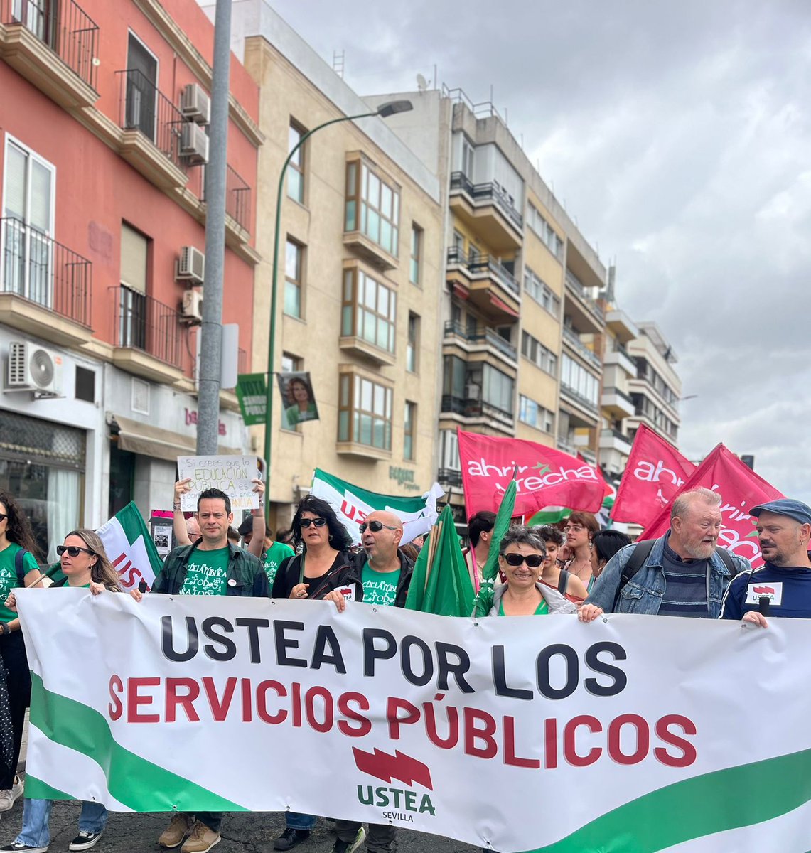 usteaeducacion's tweet photo. ANDALUCÍA POR LOS SERVICIOS PÚBLICOS 💚🤍💚
#USTEA https://t.co/UVFvVXgaOq