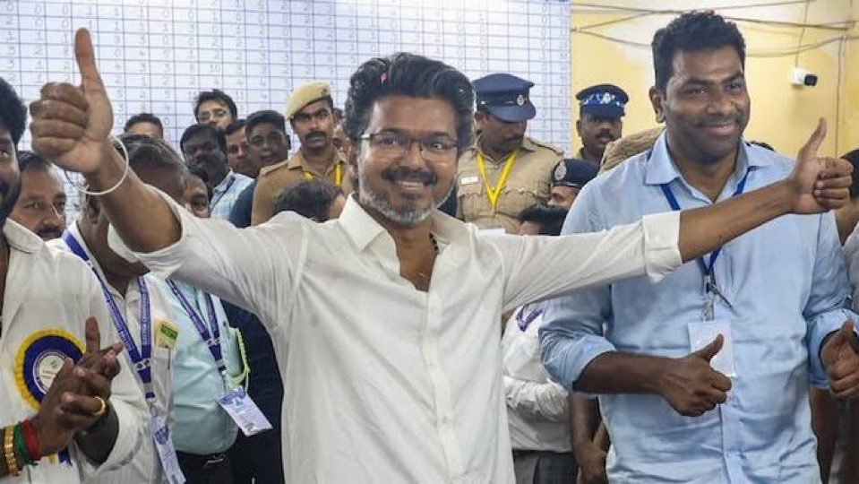 itz_chillax's tweet photo. Confident டாக இருந்தோம்

நல்லதே நடந்தது 

வெற்றி பெற்றோம் 😍🔥 https://t.co/5akpPhNu8C