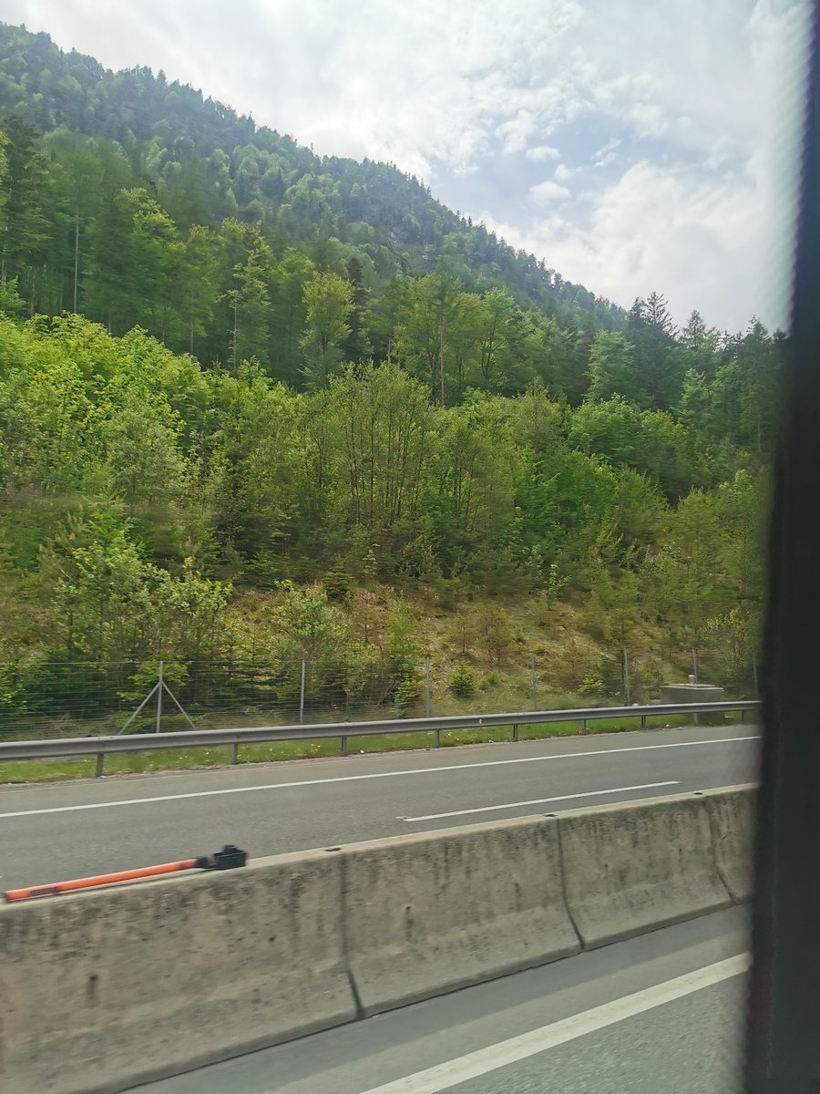 chrissi2402's tweet photo. Unterwegs nach Ried... Alles für unsere Wölfe 🍀🍀
#svrwac https://t.co/aoBeN2W5hZ
