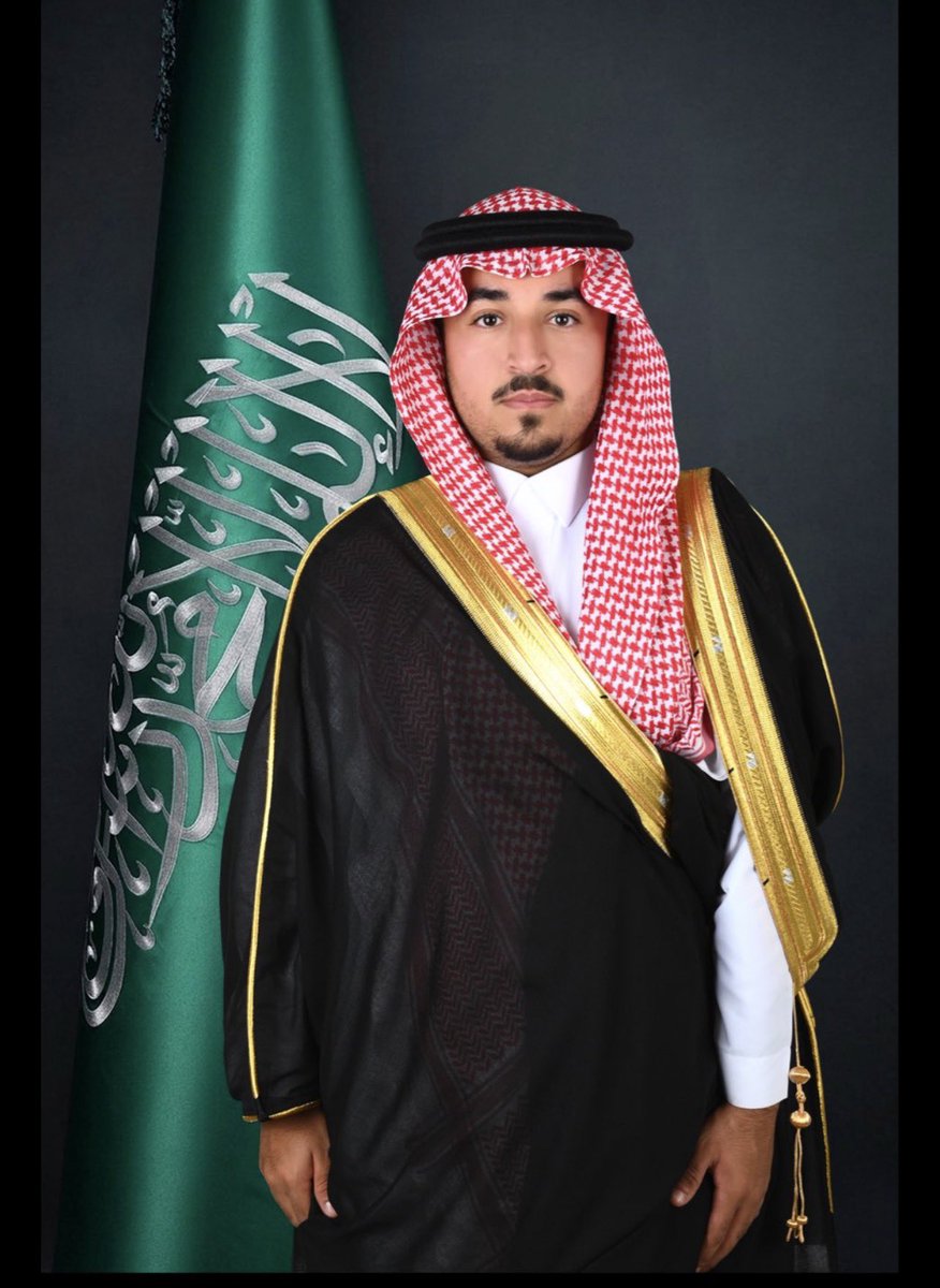 daralmashoura's tweet photo. نبارك لأبن اخي فهد بن عبدالمحسن البابطين تخرجة من جامعة الأمام محمد بن سعود و حصولة على درجة 
البكالوريوس في تخصص علوم الحاسب بتقدير ممتاز مع مرتبة الشرف الثانيه.
مبروك و الف مبروك 
@babtain_family 
@MbyyP9 https://t.co/eumoz3XPSO