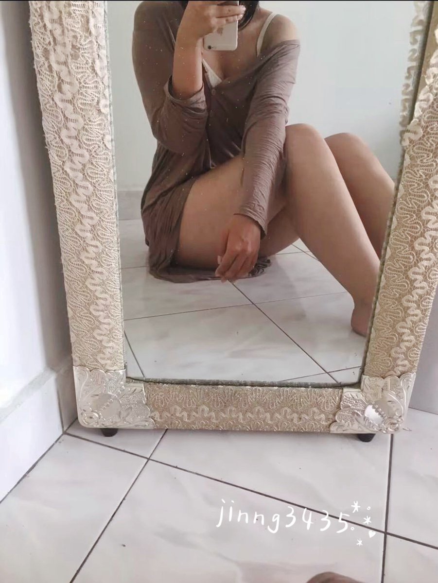 想不想看我掀起裙子的樣子？
我今天的小內褲會讓人臉紅心跳哦❤️ https://t.co/caz75UHCxh