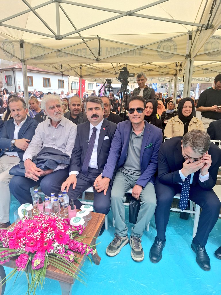 rahmiolcay's tweet photo. Emir Sultan'ın mirası, Bursa’nın kadim geleneği Erguvan Bayramı’nın açılışını gerçekleştirdik.

Yüzyıllardır süregelen bu güzel gelenek; birliğimizin, beraberliğimizin ve baharın müjdecisi... 

Bu güzel organizasyon için 
Yıldırım Bld. Başkanı Oktay YILMAZ'a 
Teşekkürler https://t.co/lAv7JA0FBF