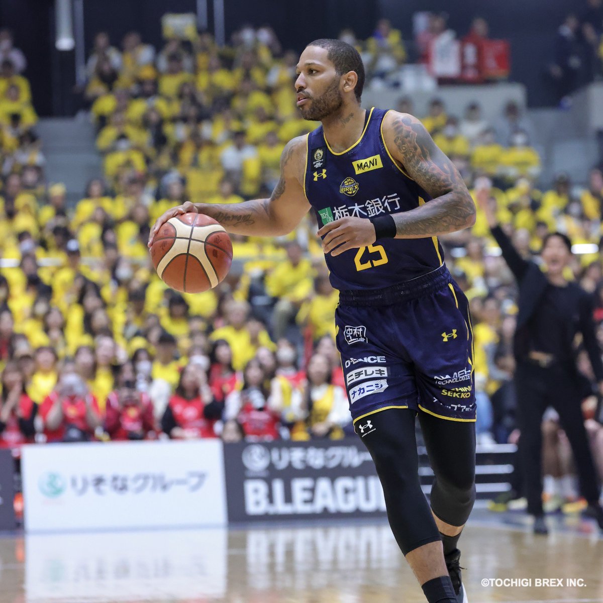 utsunomiyabrex's tweet photo. 【試合後会見】
5/9(土) CS QF Game1
名古屋D戦

#25 ニュービル選手
「すごくタフなゲームになった。
名古屋Dにオフェンスリバウンドを17本取られていて、自分たちがターンオーバーを19回していて、このようなスタッツではCSでは勝てない。
明日、絶対に勝ちに行くので、応援をお願いします。」
https://t.co/kKp2h2BmF1

▼見逃し���信
https://t.co/9MZhSC74jK

#DjNewbil #BREXNATION #Transcend #BREX