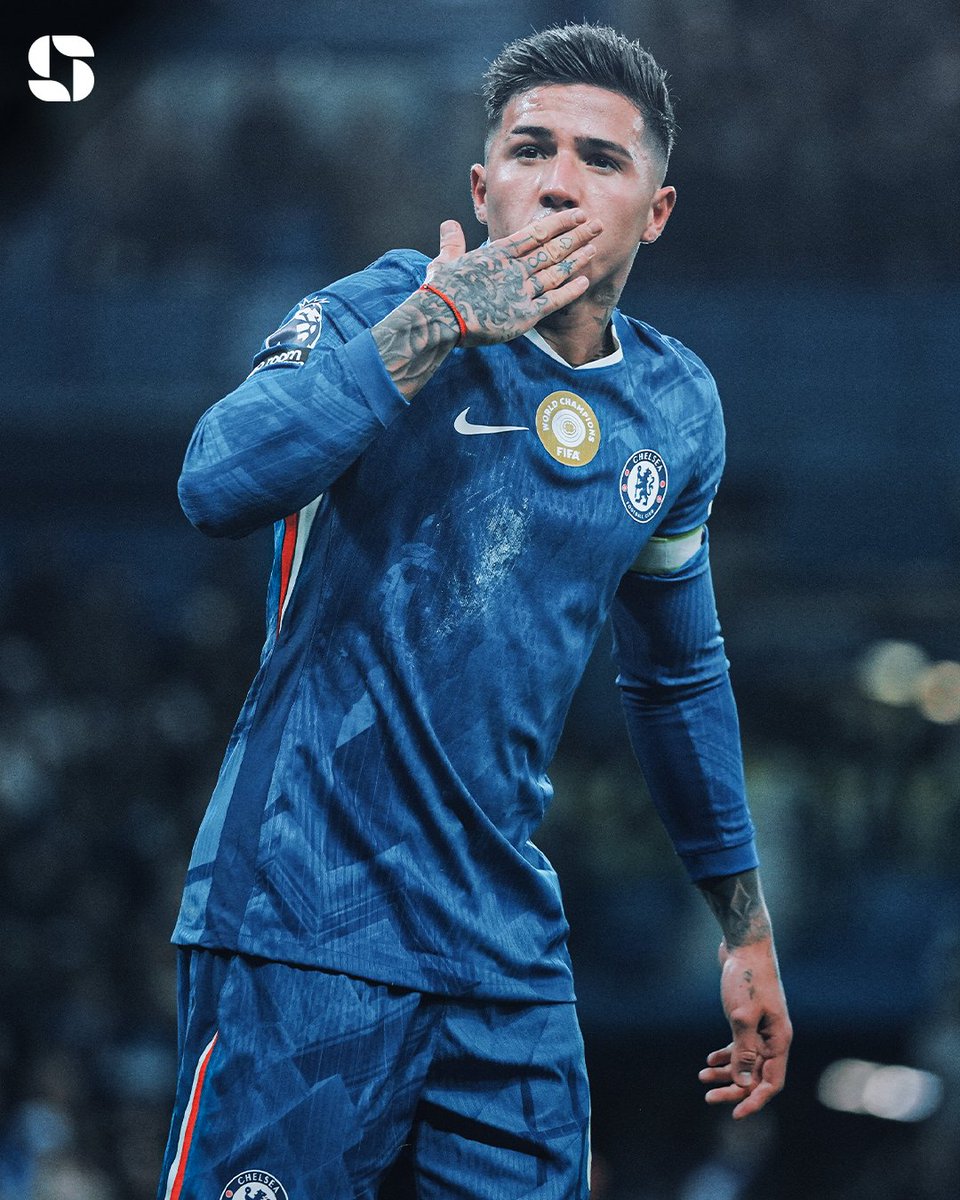 Enzo Fernandez (18) has now scored more Premier League goals for Chelsea than Michael Ballack, Michael Essien and Olivier Giroud (all 17).

He moves level with Juan Mata. 🤝
