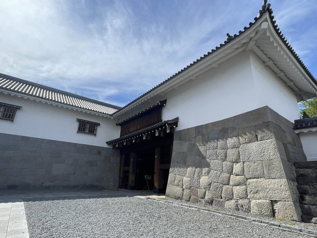 県庁の展望台に行ってみたり、駿府城の櫓に行ってみたり。 櫓の中の