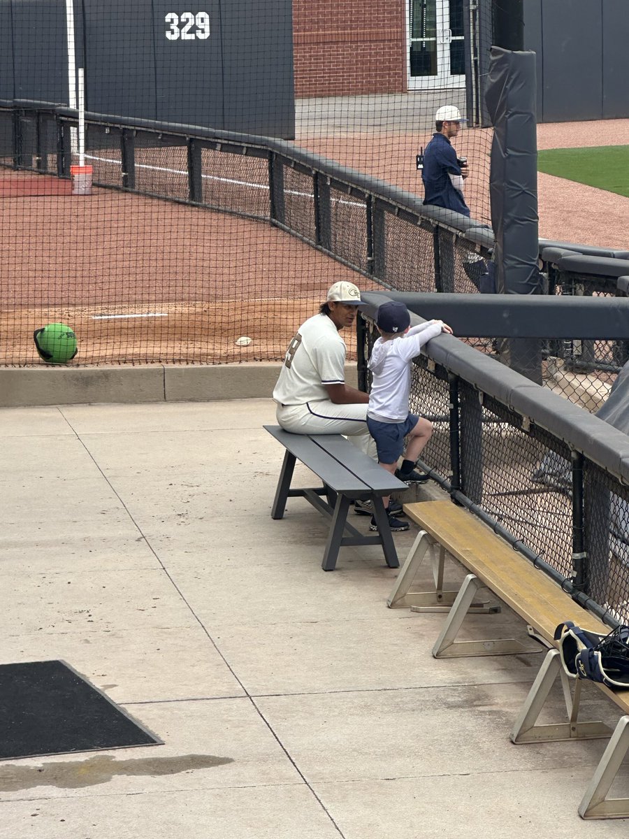 Scottydubb2's tweet photo. I want to thank @Jay44Rich @RyanZuckerman_ &amp; @Mason_Patel  for giving our 6 year old a night he will never forget! GO Jackets!!!!!!!!!! https://t.co/9ugTInxQAS