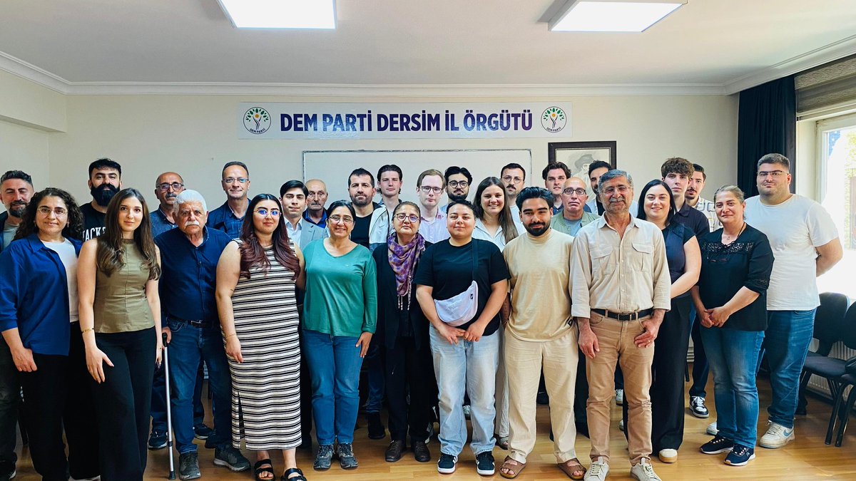 DersimHDP's tweet photo. NRW Jusos in der SPD Almanya grubu, bugün  Partimizi İl Yönetimimiz ile bir araya geldik. Gerçekleştirilen görüşmede; DEM Partinin özgün ve Cumhuriyet Halk Partisi ile yürütülen süreçler başta olmak üzere, hem ülke genelindeki hem de yereldeki siyasal ve örgütsel gelişmeler https://t.co/L9RhAlO07e