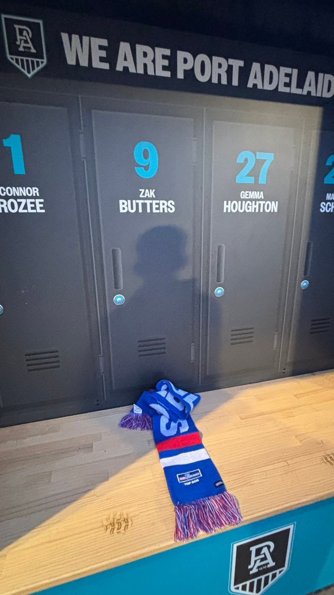 g_banchero's tweet photo. @TheSaltyBulldog @MattDonald22 @NickGalea1617 Maybe a sign here 😜 https://t.co/hlxhkBMNLc