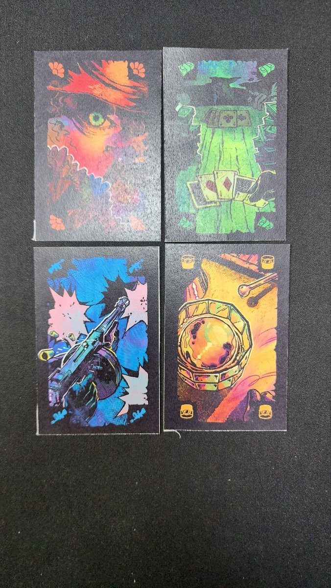 DimidiumB's tweet photo. 韓国のゲムマ出展者交流会にて。 @Geonil_BgD さんの『The Four Deuces』は、4種のスートとダイスで強弱を決めるトリテです。マフィア、金、酒といった退廃的なアートワーク가秀逸。勝負の瞬間に引き込まれる、熟練の設計が光る一作です。 https://t.co/luwU0Foy3V