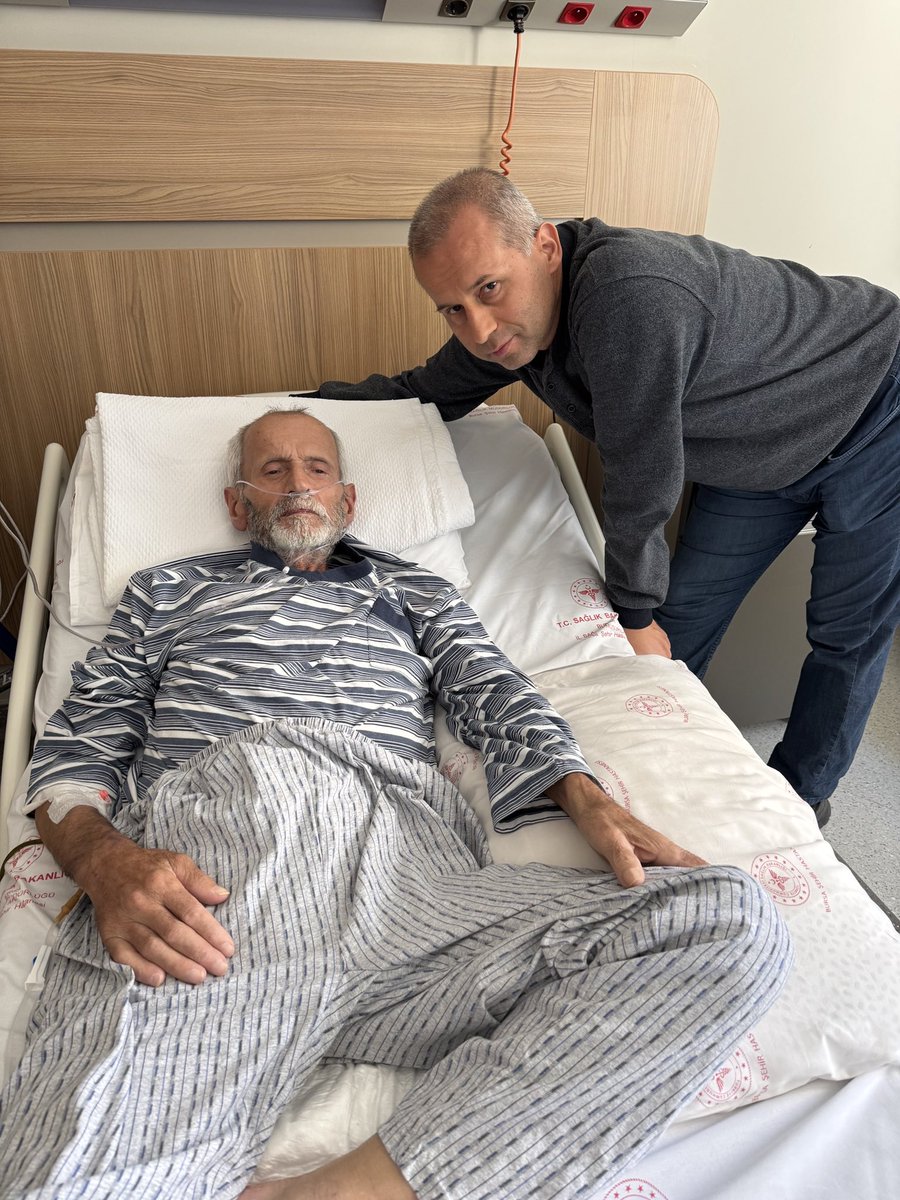 focusasiatrade's tweet photo. Babacığım, seni her zaman çok sevdim ve ölene kadar çok seveceğim. Harika üç evlat büyüttün, yetiştirdin ve okuttun. Yemedin içmedin hayatını ailene adadın. Bize verdiğin herşey için sonsuz teşekkürler. Seni her zaman çok özleyeceğim ♥️ #baba #father #babamıkaybettim https://t.co/O7jeHG71Zc