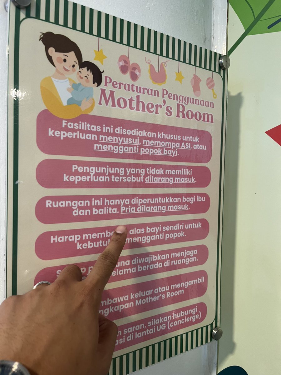 harusnya family room. karena ngasuh anak (e.g. ganti diapers), bukan cuma tugas ibu.