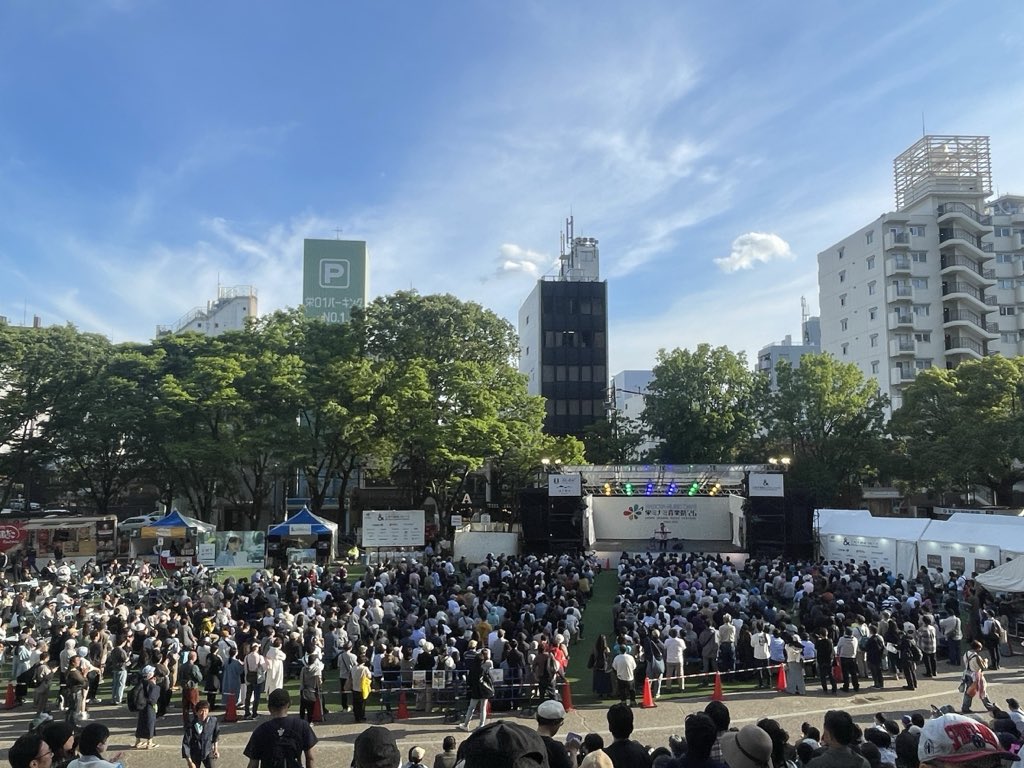okuhanako's tweet photo. 『栄ミナミ音楽祭2026』
今年も出演できて、たくさんの方に聴いてもらえて嬉しかったです！ありがとうございました！サイン会もありがとうございました！

🎹セットリスト
1.ガーネット
2.Birthday
3.愛を見つけた場所
4.ガラクタの思い出
5.会いたいと思えること
6.変わらないもの

今日は歌わなかったですが、デビュー曲の「やさしい花」が介助犬のCMとして使われたこともあり、今年も介助犬のブースにお邪魔しました。グッズが全部どれも可愛いのです。早速ステージでも使ってたけど、それを言うのを忘れちゃいました😓

また来年も出られますように！
#奥華子　#栄ミナミ音楽祭　#栄音26