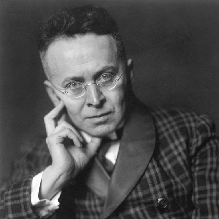 Saganismm's tweet photo. “The secret of the agitator is to make himself as stupid as his listeners, so that his listeners believe they are as clever as he.”

— Karl Kraus https://t.co/NbUjoaahYd