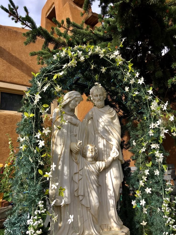 PapistDirectory's tweet photo. The family is the cornerstone of civilization 

Holy Family pray for us! https://t.co/XrNT28TP2y