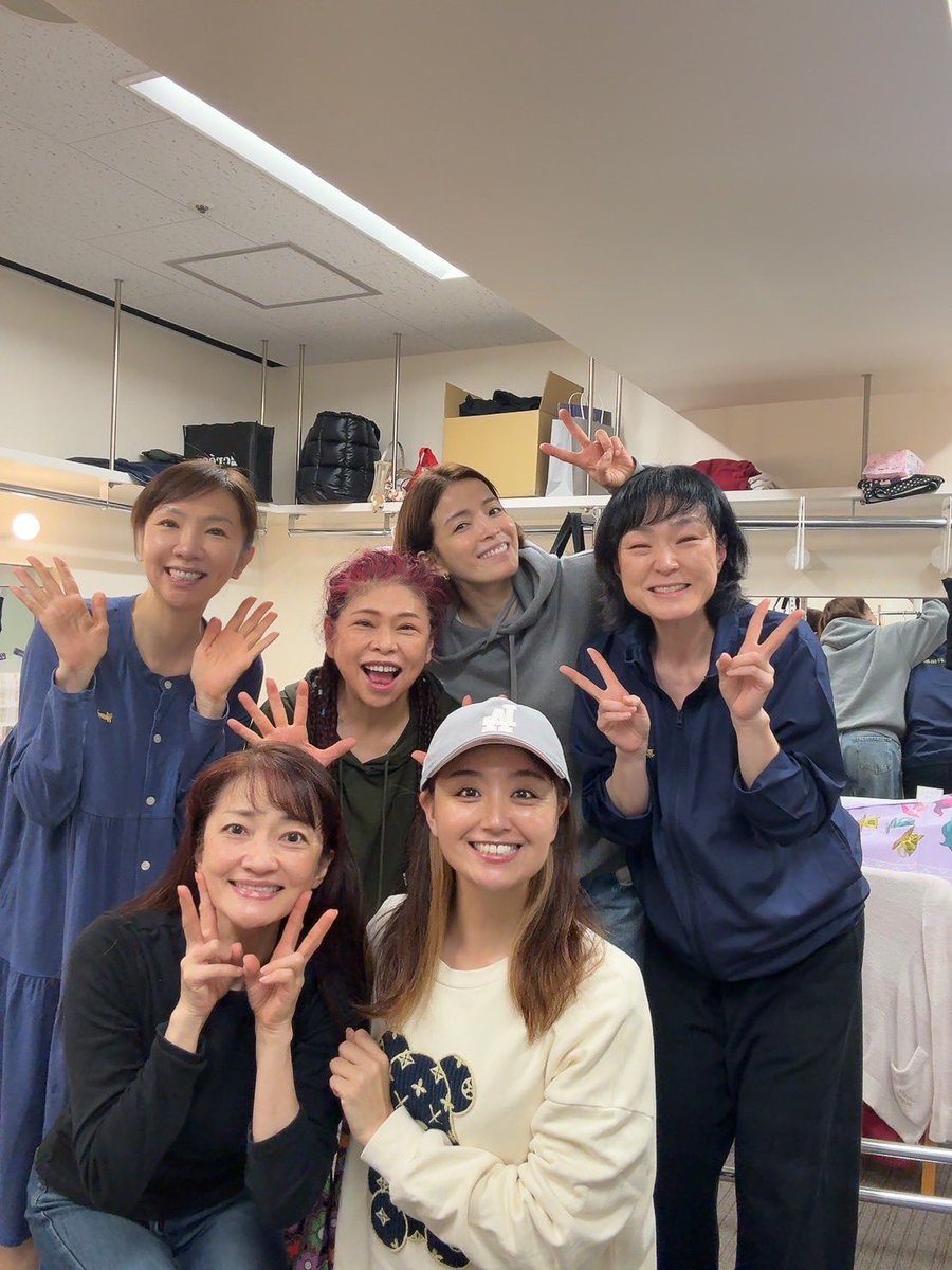 juripyon1028's tweet photo. メリーポピンズ🕊️東京公演千秋楽、無事に終えることが出来ました✨応援してくださった皆様に感謝です💕💕
今回楽屋が島田歌穂さん、浦嶋りんこさん、久保田磨希さん、木村花代さん、知念里奈さんとご一緒だったお陰で、笑いの絶えない毎日を過ごしました☺️舞台も楽屋もハッピーミュージカル笑🥰引き続き大阪公演も頑張ります💓お近くの方もそうでない方も是非観にいらして下さいね✨
劇場でお待ちしています☂️