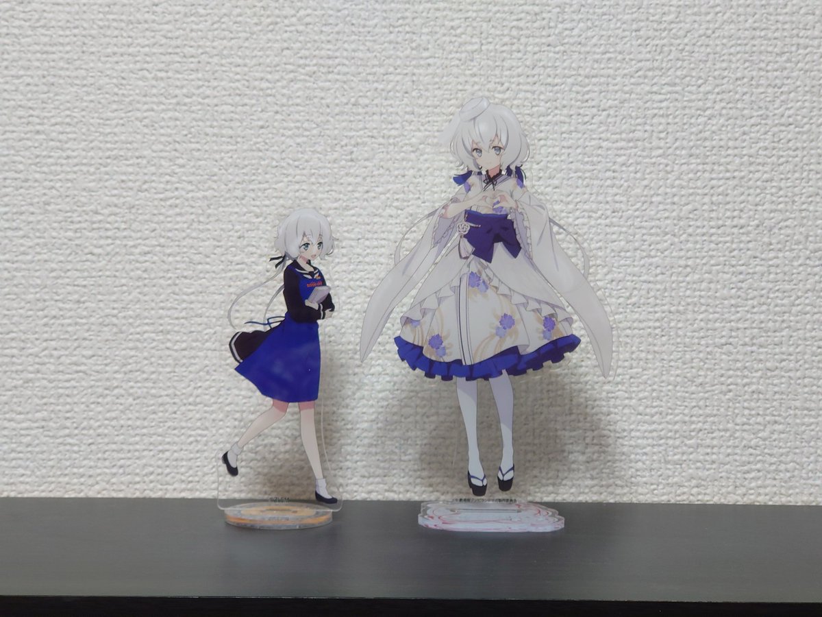 今日買ったアクリルスタンド 4号こと紺野純子ちゃんBOOK OFF店員