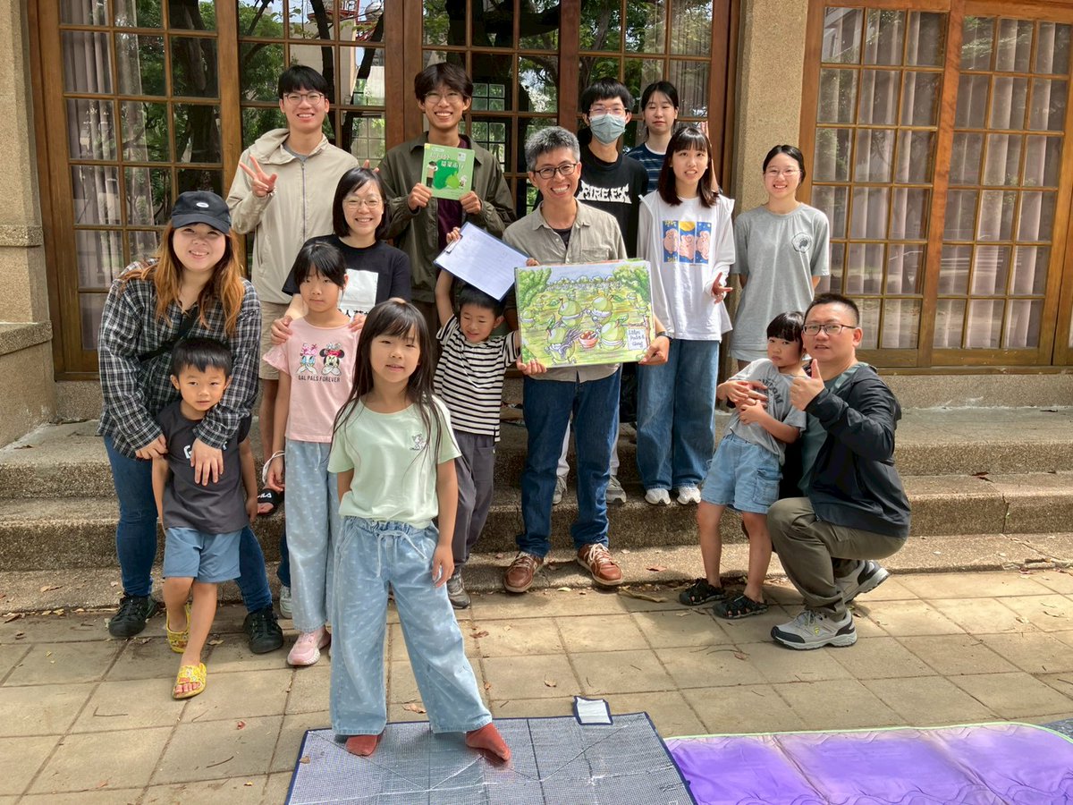TaigiGinakoo's tweet photo. “Liám-poa̍t-á chng ê A-bái-á” sī chi̍t-ê sek-ha̍p tōa-lâng kap gín-á ê kò͘-sū, lāi-bīn ū chiâⁿ chē gī-tê thang-hó chhōa gín-á chò-hóe thó-lūn kap su-khó o͘h. To-siā Chheⁿ-sún-sún lāu-su kap só͘-ū lâi thiaⁿ kò͘-sū ê gín-á-hiaⁿ, gín-á-ché, a-pa, a-bú.

#SêngtāiTâigíGínákó͘ https://t.co/qlj5q9tET9