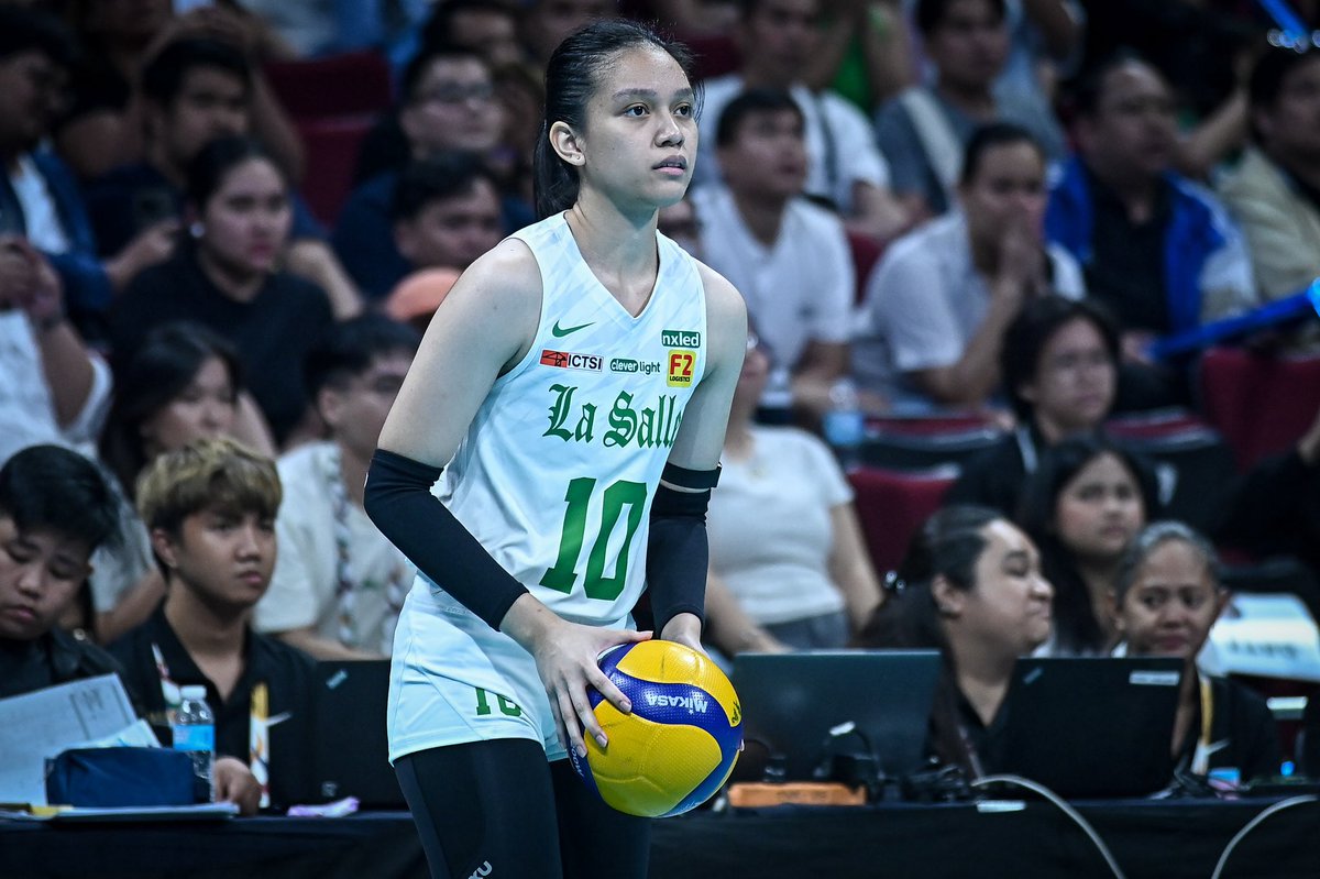 one of my favorite stories this season was that of Mikole Reyes.

she was known as one who many urged to be replaced by shanshan at the start of the year. 

over time, she proved that she was more than that, embraced her role and rediscovered her confidence. 💚🏹

#UAAPSeason88