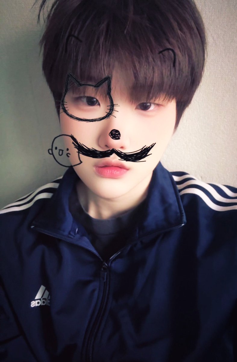 응애 tweet media