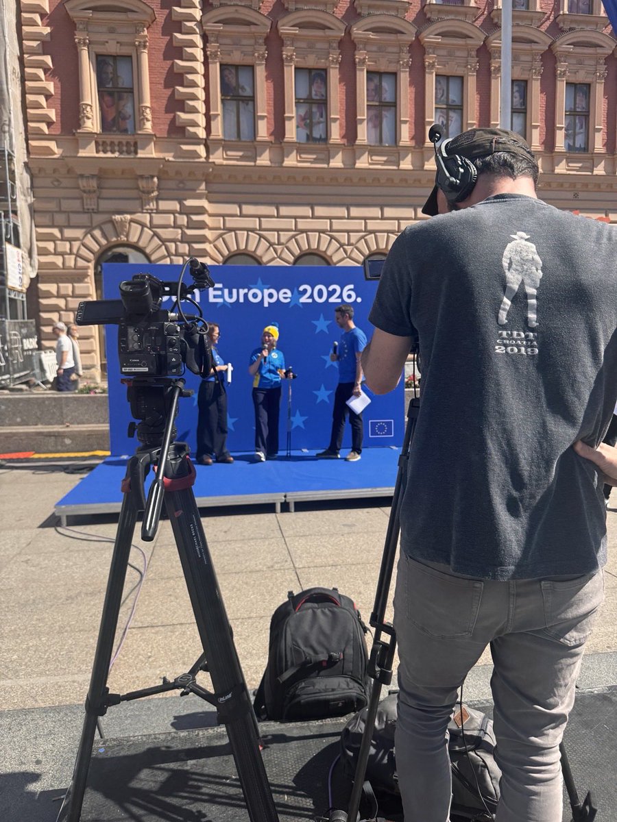 SweAmbCro's tweet photo. Sretan Dan Europe! Happy #EuropeDay!

Celebrating being part of this amazing group of countries, together with colleagues in @GradZagrebHr 🇭🇷. 

A union 🇪🇺 based on shared values &amp; joint freedom, prosperity and safety. Also, diversity in sports - as showcased by our outfits 🇸🇪⛷️ https://t.co/f9v0pfox4e