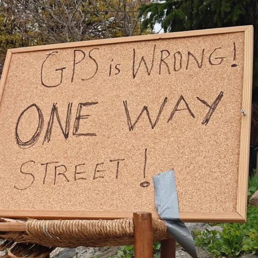 A Google Maps glitch sent drivers the wrong way down a one-way street ...