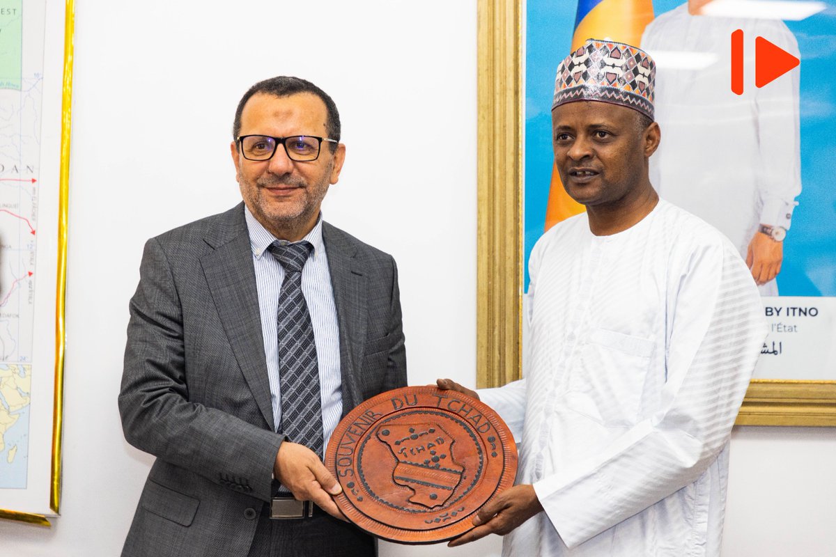 mrtvtchad's tweet photo. 𝗘𝗡𝗘𝗥𝗚𝗜𝗘 : Après leur rencontre avec le ministre de l’Eau et de l’Énergie, Passalet Kanabé Marcelin, la délégation algérienne de #SONELGAZ Internationale a été reçue par le Ministre d’État, Ministre des Finances,  Tahir Hamid Nguilin, qui a salué l’engagement des partenaires algériens dans le secteur énergétique. Les échanges ont notamment porté sur l’étude de faisabilité pour l'installation d’une centrale électrique à gaz au Tchad. Il a également été annoncé que douze techniciens de TchadElec effectueront dans un bref delai un stage pratique à Alger dans le cadre du renforcement des capacités techniques.
#mrtvtchad #mrtv #Tchad #Cooperation