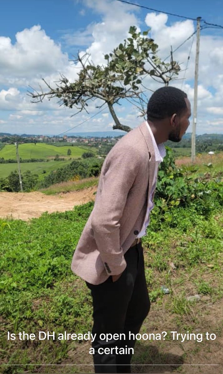 mwinezadoc's tweet photo. Me at the party scouting to see if there is smoke around kitchen area😂😂
Hoona oku hariyo akamere kweri?😀 https://t.co/8vfxWsPLHX