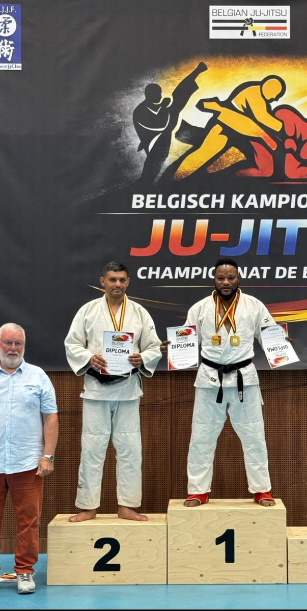 MputuChristophe's tweet photo. Double titres de champion de Belgique le 09/05/2026, dans 2 catégories différentes ( - 94 kg et + 94kg ), donc c’est qui me fait 21 titres de champion de Belgique 💪 https://t.co/nzs5OQkKcU