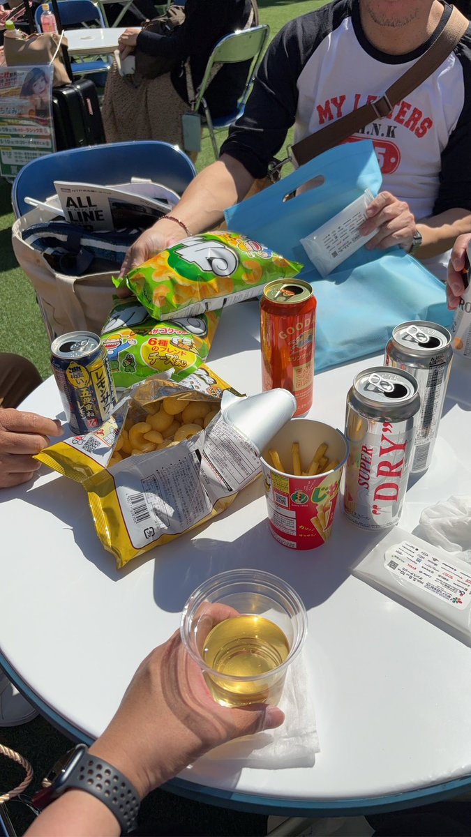 hinaria2's tweet photo. 栄ミナミ音楽祭楽しかったな〜
名古屋華友会も楽しんでます🍻 https://t.co/YIGjNKRnrS