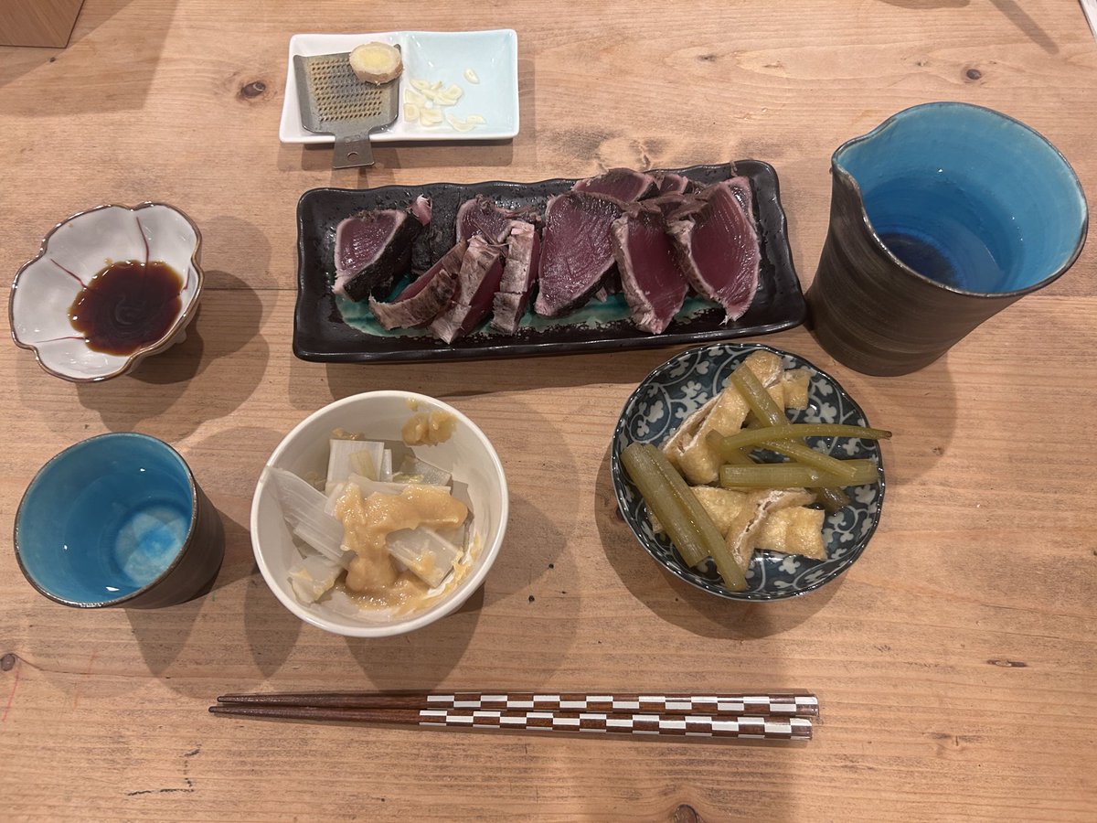 u_tarezou's tweet photo. 独活の酢味噌和え
ふきと油揚げの煮物
鰹のタタキ https://t.co/KzhR4xnXgV