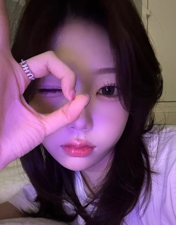 嘿   @grok   你帮我把图一的自拍改成图二的姿势，我实在是摆不出来🙈🙈 https://t.co/3HLeLr3p6Z