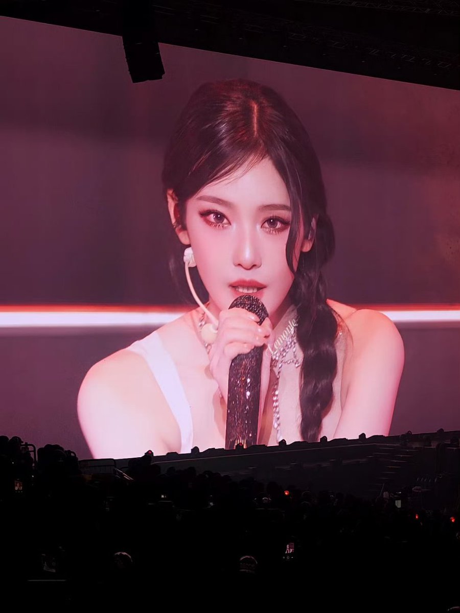 baichangyi2's tweet photo. #NINGNING https://t.co/METkCnHttE