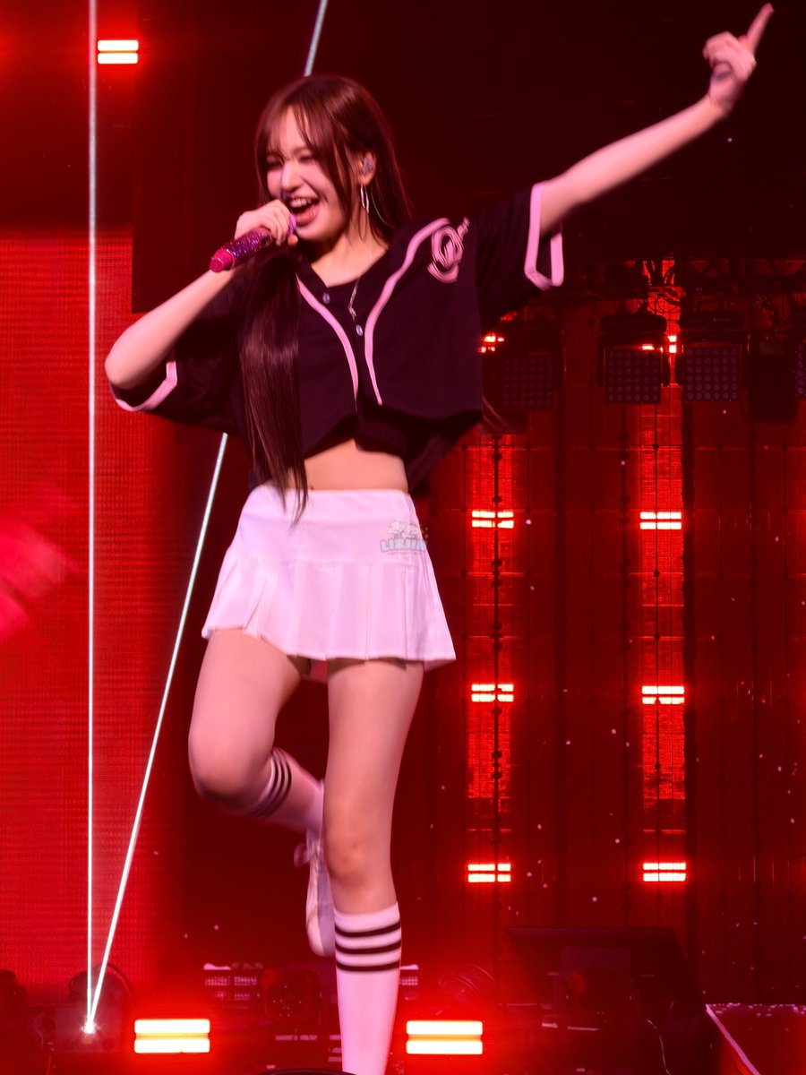 Lizjin_'s tweet photo. 무대 위에서 행복한 리즈를 보는 게 저한테 제일 중요해요 🥹🥹 https://t.co/aWd5pmf4VY