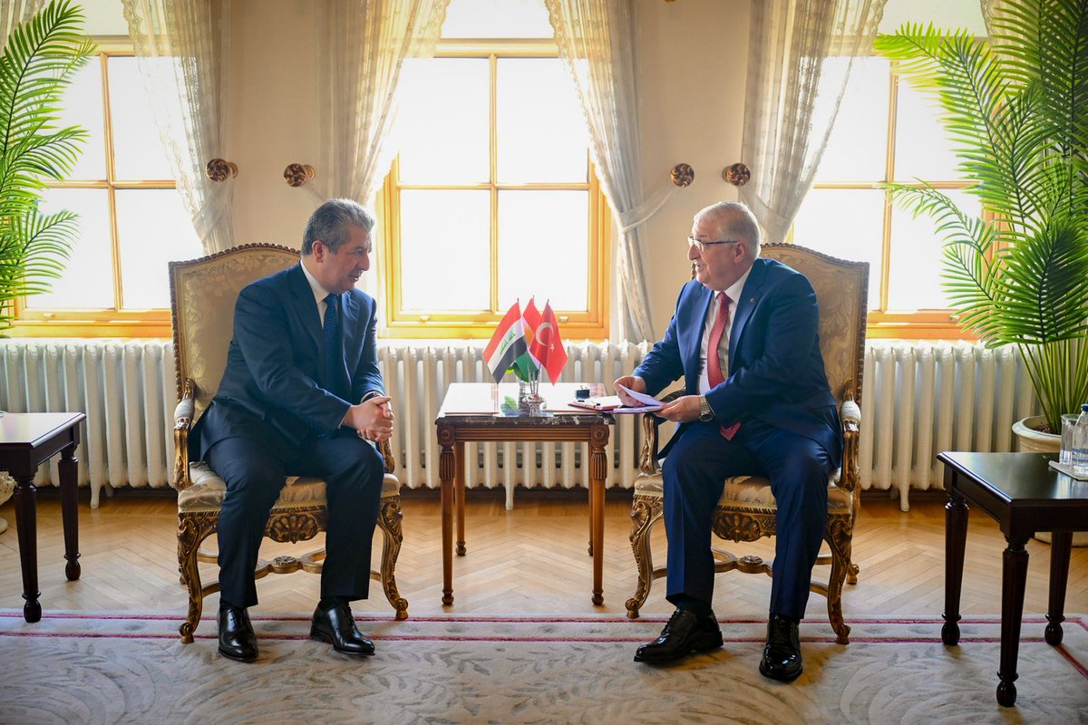 K24Turkce's tweet photo. #FOTO Başbakan Mesrur Barzani, İstanbul'da Türkiye Savunma Bakanı Yaşar Güler ile görüştü

#YaşarGüler #Barzani #Türkiye #İstanbul #Kürdistan https://t.co/oqfO8VaElt