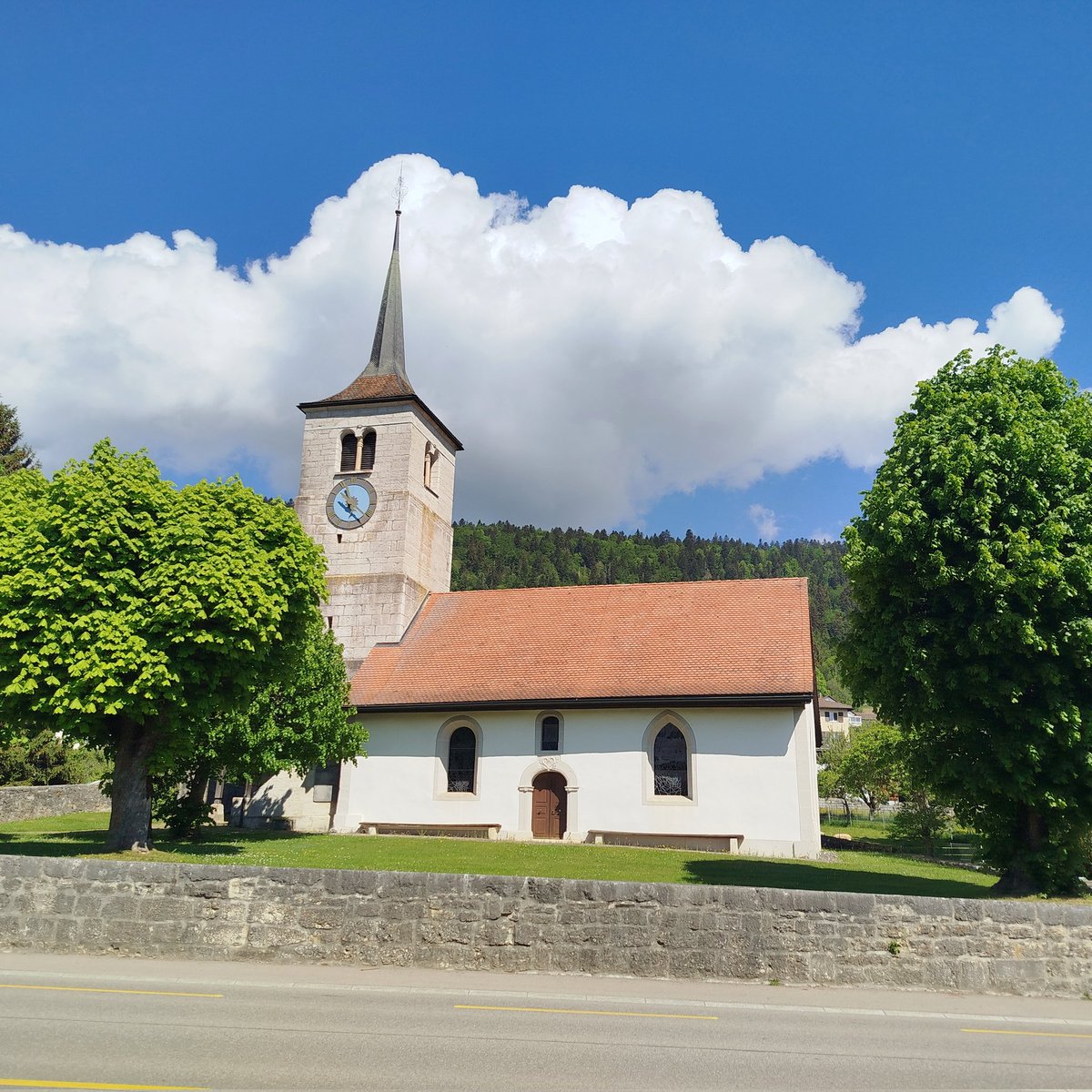 emilesecheret's tweet photo. Séances de travail très plaisantes ces jours-ci, au temple de Chézard-Saint-Martin (Canton de Neuchâtel).

Bienvenue au concert, ce dimanche (10 mai) à 17h.

Œuvres de Tunder, Böhm, Bach, Schumann, Brahms et @stdelplace

#concert #recital #orgue #cantondeneuchâtel #valderuz https://t.co/gkS0rxfHqr