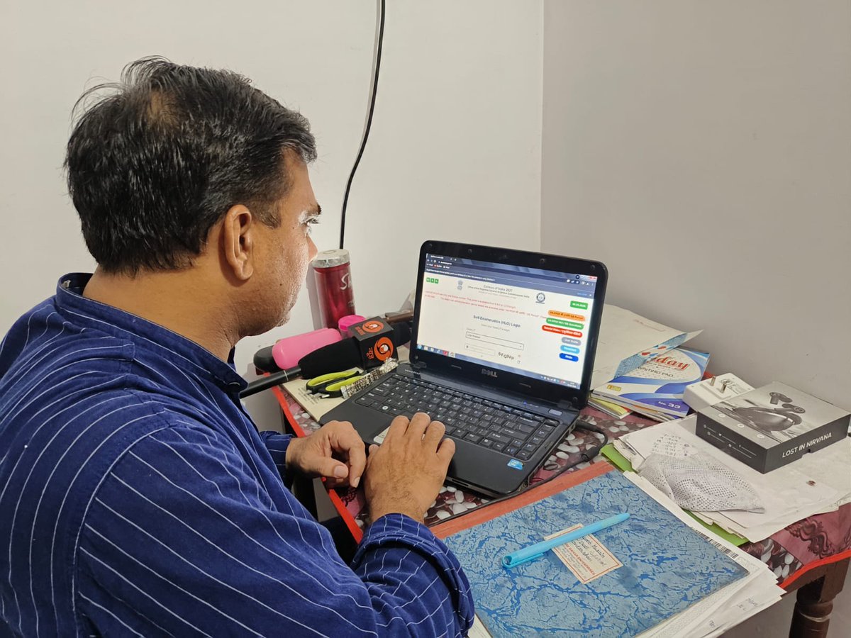 dmamroha's tweet photo. मीडिया दिवस के अवसर पर पत्रकार बंधुओं ने जनगणना 2027 की स्व-गणना में बढ़-चढ़कर हिस्सा लिया। पत्रकारों बंधुओं ने खुद अपनी स्व-गणना की और जनजागरूकता फैलाने का संकल्प लिया। आप भी अभी स्व-गणना करें: https://t.co/1rsn2qxvQhजनगणना2027 #स्वगणना #मीडिया दिवस https://t.co/Nbv54GAn1Z