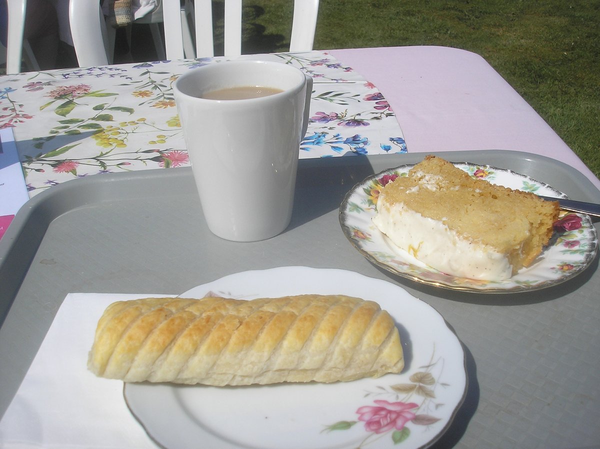 chrishall62's tweet photo. Light snack at the tea tent - busy there too! https://t.co/sextYaxCJZ