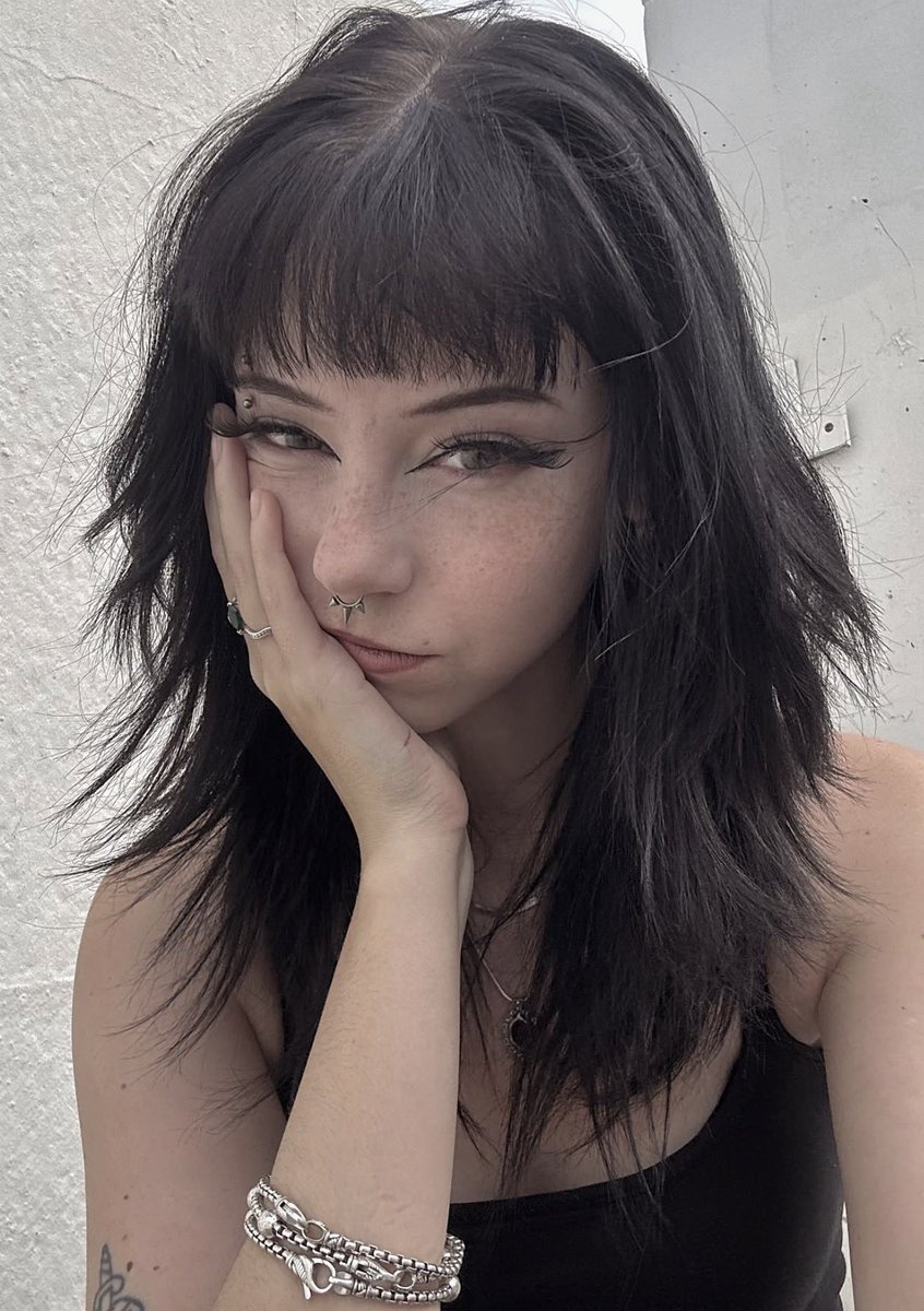 NopeLoverBoi's tweet photo. Good morning cuties 🖤

Another good day since Rilie’s in it. 🖤 https://t.co/6EBjH9fUMP