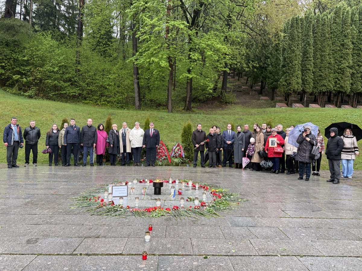 RusEmb_LT's tweet photo. О мероприятиях в Литве по случаю Дня Победы в Великой Отечественной войне: 

https://t.co/p55hO3W2Sp 
https://t.co/BAs3vKP5MZ

#Победа81 #ДеньПобеды #МыПомним https://t.co/whOOGPOr0S