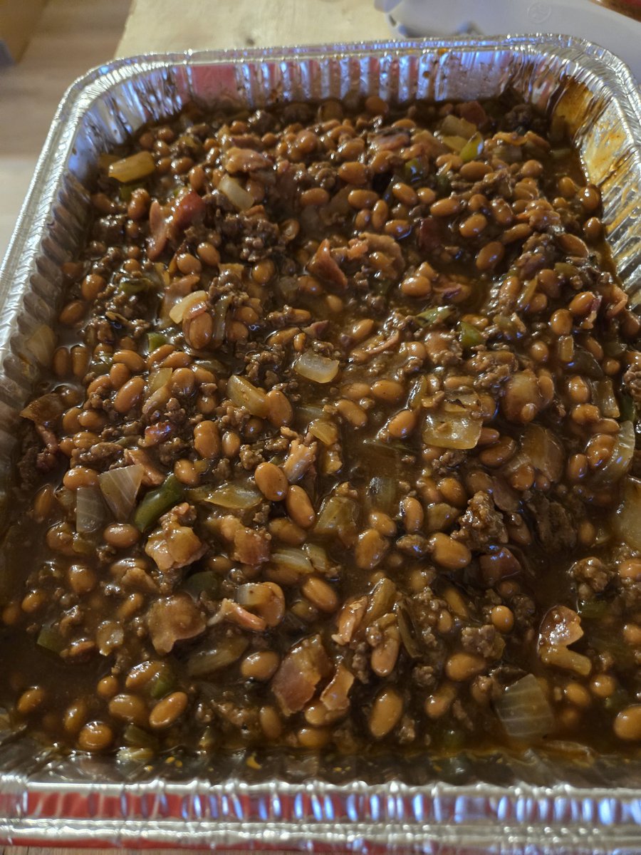 glassjuggernaut's tweet photo. Smokes rolling this morning!  When your adult kids know what's up,  they ask you to make some pit beans for them to take to a cookout they were invited to.   Shout out to @MeatChurch for the inspiration! https://t.co/MW8XcXKxuV