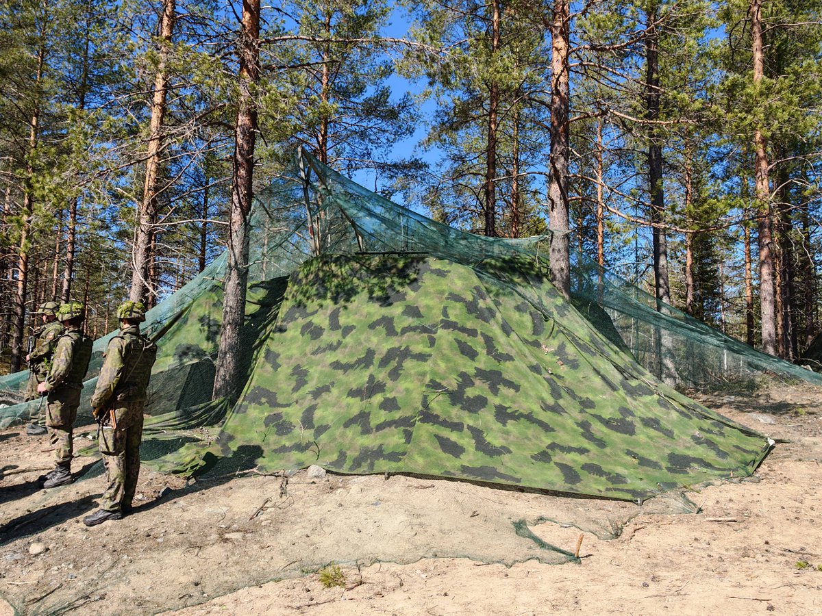 KainuunPR's tweet photo. Tuli lähtee kun viesti kulkee!
Viestiasema välittää tulikomennot tulenjohtopaikalta komentopaikkojen kautta aina tuliasemiin. Tulta johtaa Vuosangassa tänään myös Raja.
#NorthernStrike #kaipr #maavoimat #psvp #kaitr https://t.co/tfYYOF88Nu